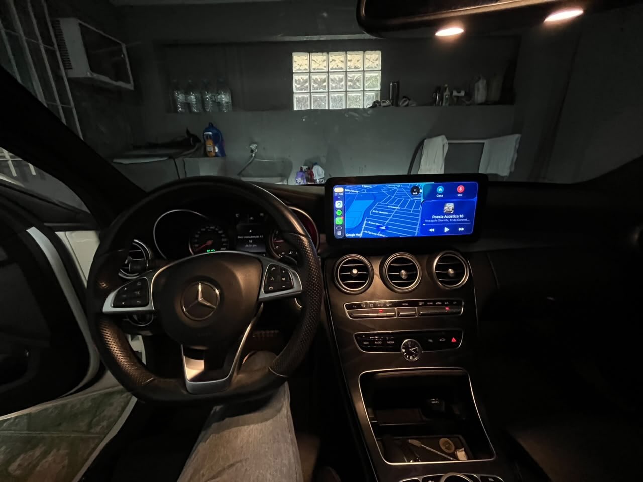 Central multimídia com Apple CarPlay instalada em Mercedes